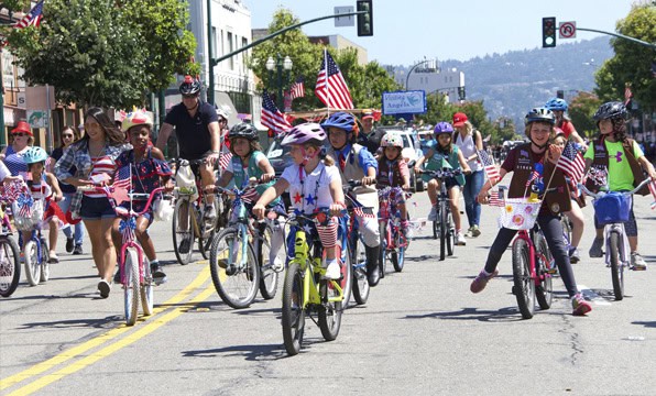 4-de-julio-en-Estados-Unidos-desfile-alameda-california