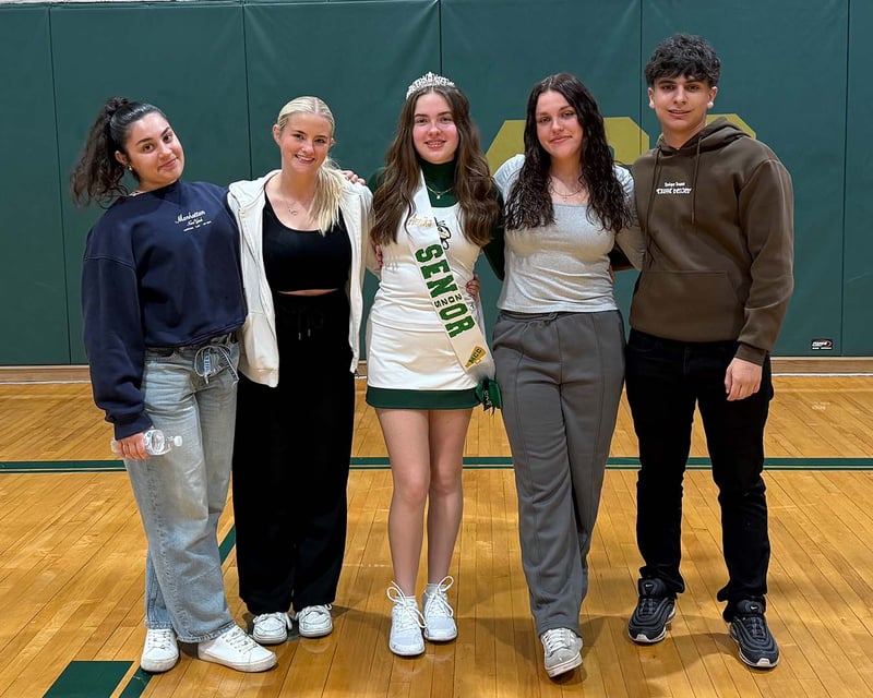 Gruppe von Schülern in der Turnhalle in den USA