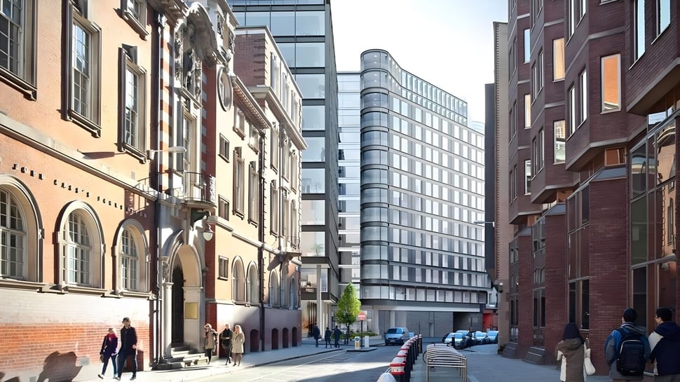 Una calle concurrida con edificios históricos y modernos cerca del David Game College.