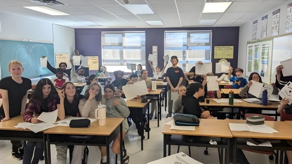 Un aula llena de estudiantes en el campus de la École secondaire publique Omer-Deslauriers.