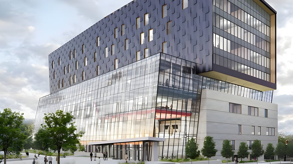 El moderno edificio de varios pisos con una estructura de fachada geométrica en el campus del Vancouver Community College.